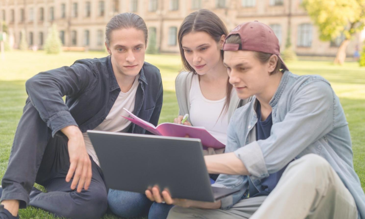 Praktische Übungen zur Aufmerksamkeitsschulung in entspannter Atmosphäre